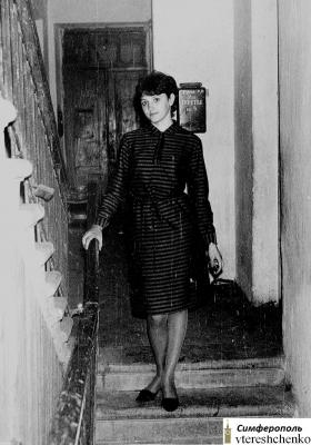 Прикрепленное изображение: В подъезде - на память -1967.jpg